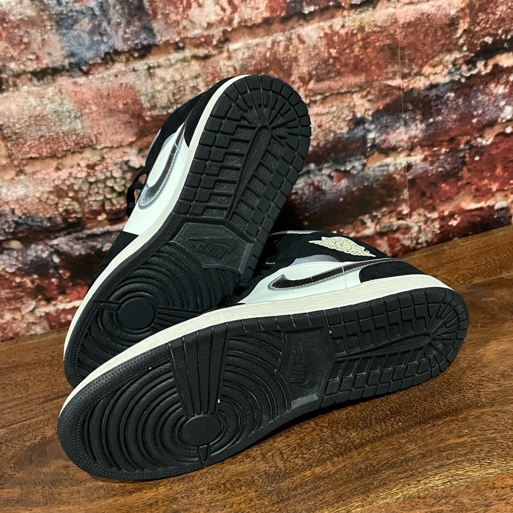 PREOWNED EXCELLENT CONDITION Nike Black Grey and White JORDAN 1’s Sneakers - Picture 8 of 10